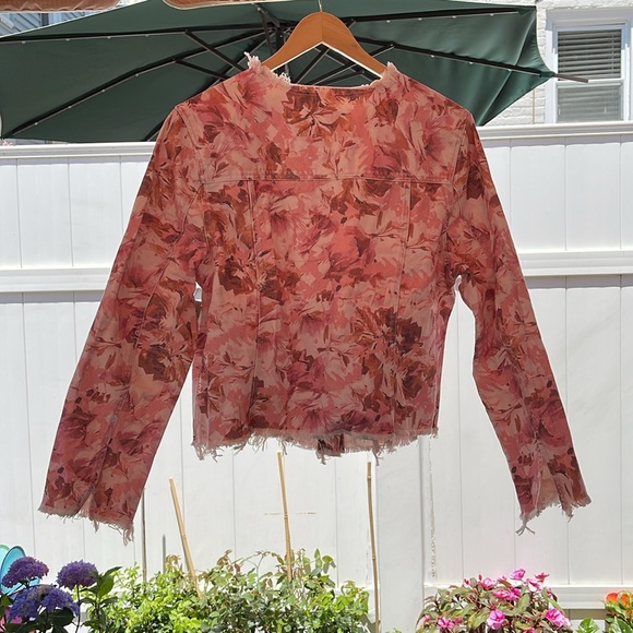 Liverpool Los Angeles - Pink Floral Printed Cropped Eco Jacket With Frayed Hem - Picture 13 of 16